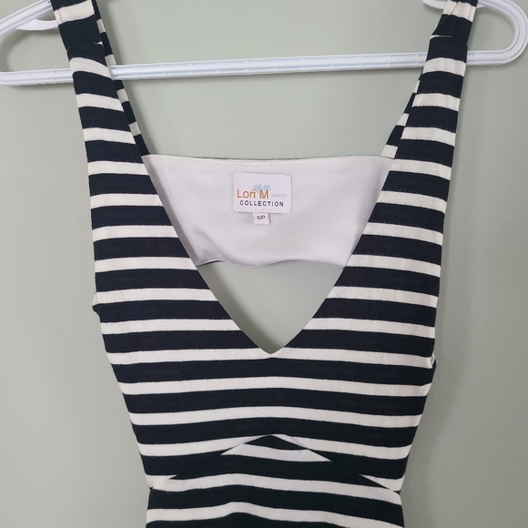 Lori M Swim Collection Cut out Summer Maxi sz small - Picture 2 of 3